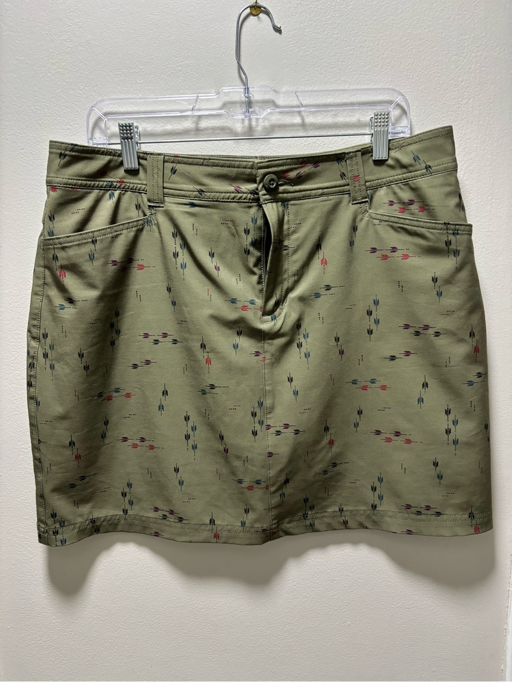 Eddie Bauer Women's 12 Adventurer Skort versatile moisture-wicking. Pristine